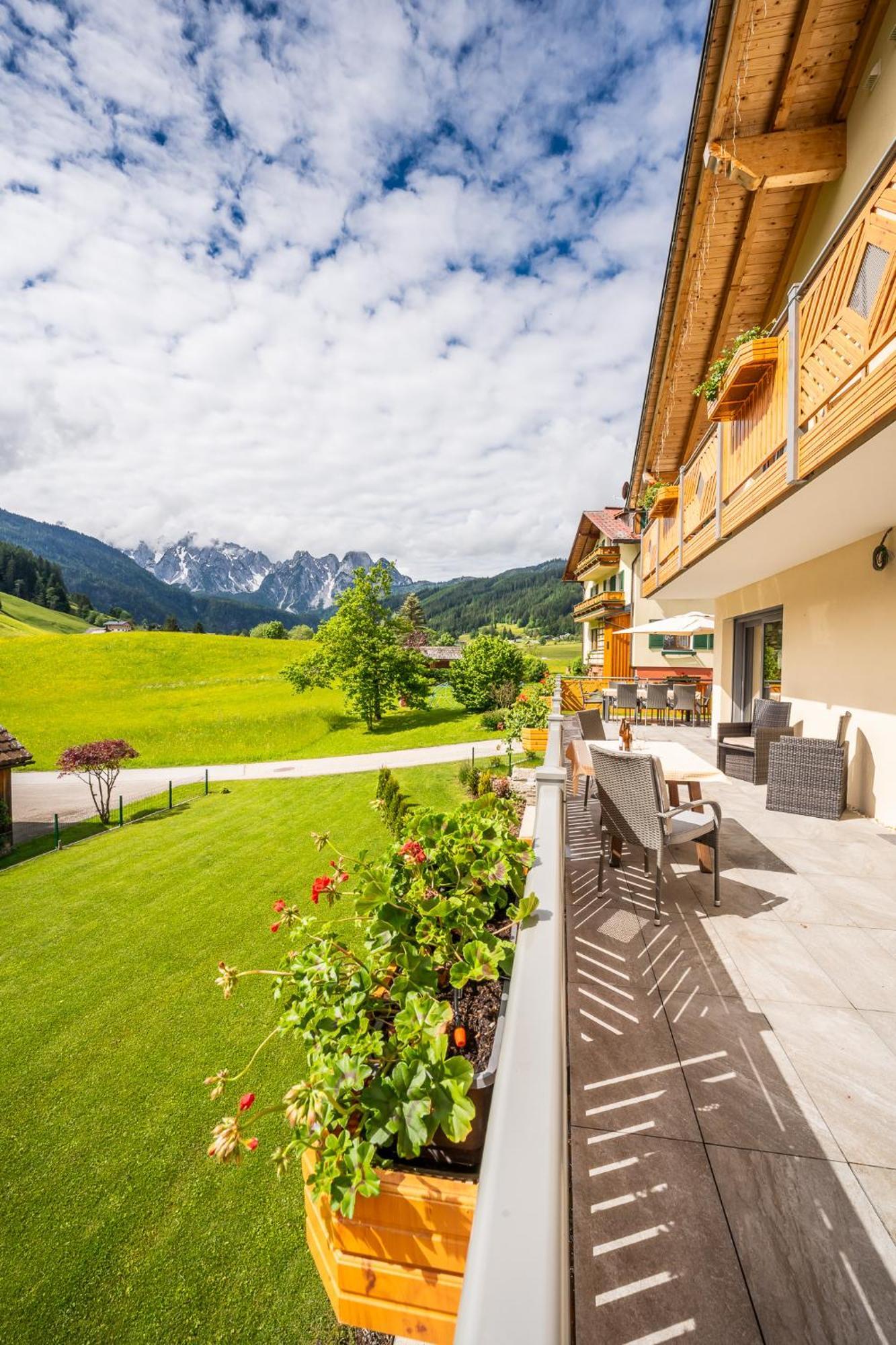Haus Friedrich Hotell Gosau Exteriör bild