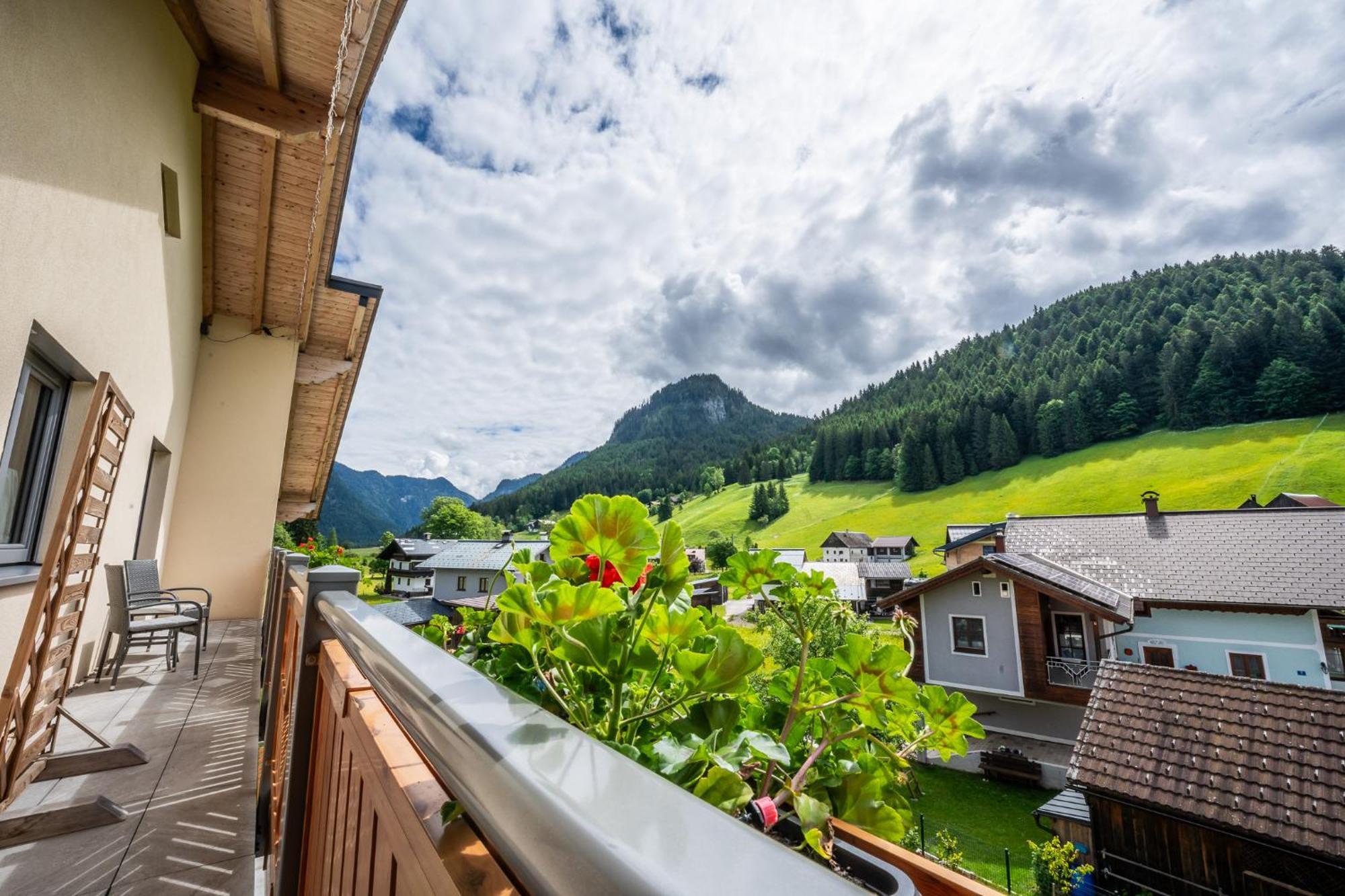 Haus Friedrich Hotell Gosau Exteriör bild